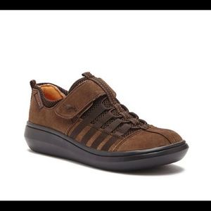 NEW Rocket Dog Stoker Nubuck Brown Sneaker 8.5